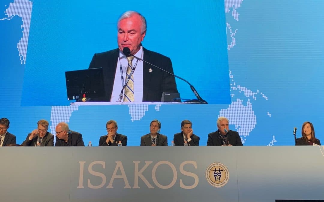 Prof Philippe in Cancun during the ISAKOS Congress May 12-16, 2019, with all the executive Isakos board